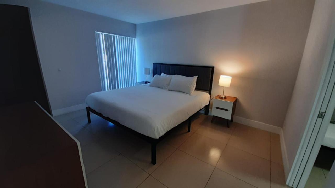 Designer River View Apartments 포트 로더데일 외부 사진