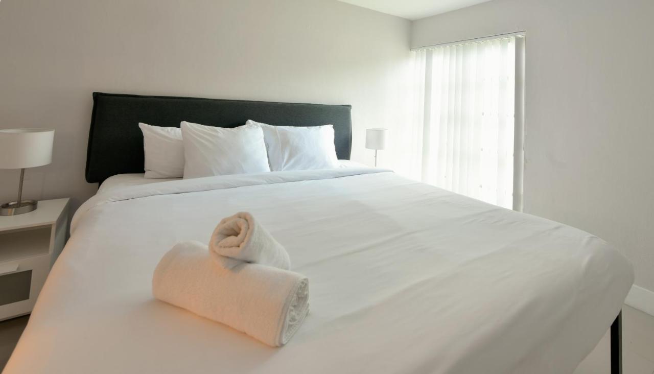 Designer River View Apartments 포트 로더데일 외부 사진