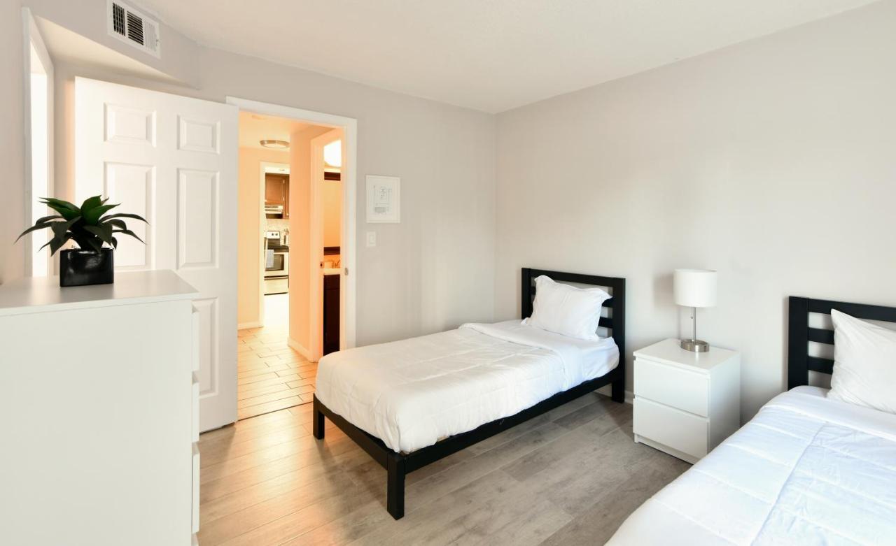 Designer River View Apartments 포트 로더데일 외부 사진