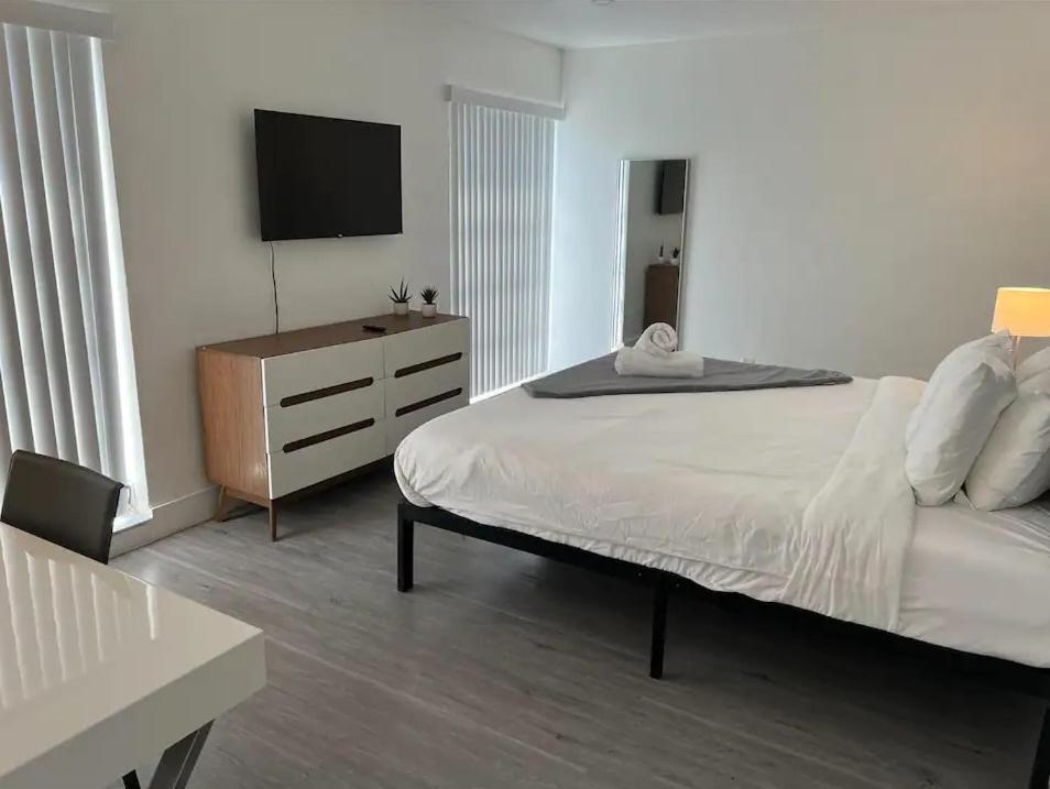 Designer River View Apartments 포트 로더데일 외부 사진
