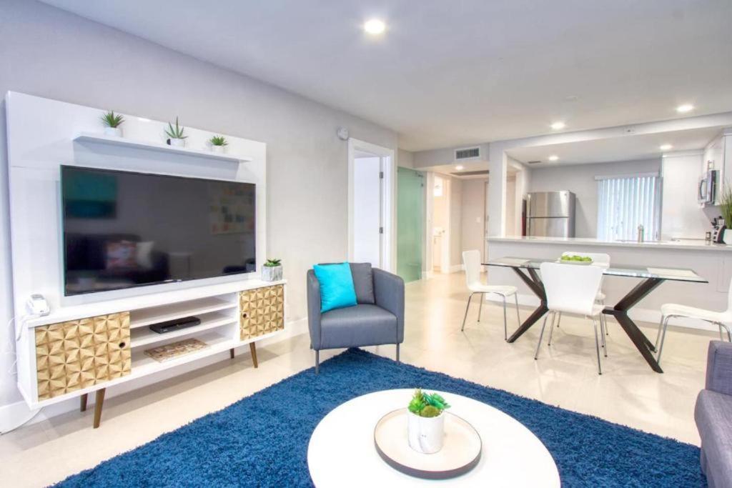 Designer River View Apartments 포트 로더데일 외부 사진